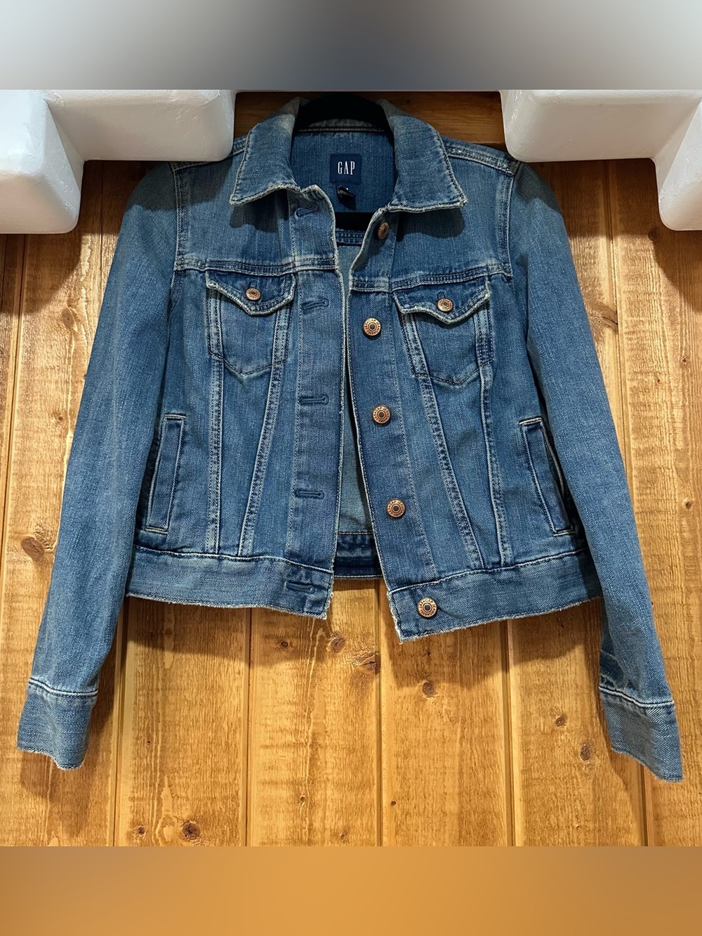 Gap Iconic 1969 Denim Distressed Wash Trucker Blue Jean Jacket Woman Size XS